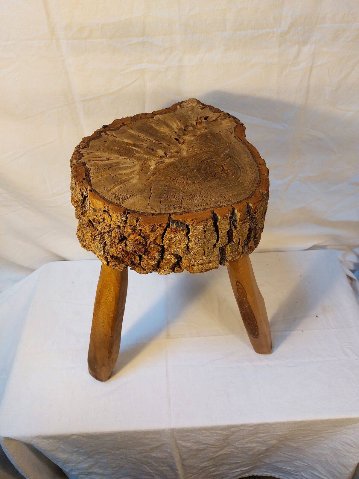 Brutalist tripod stool - French popular craftsmanship from the 20th century