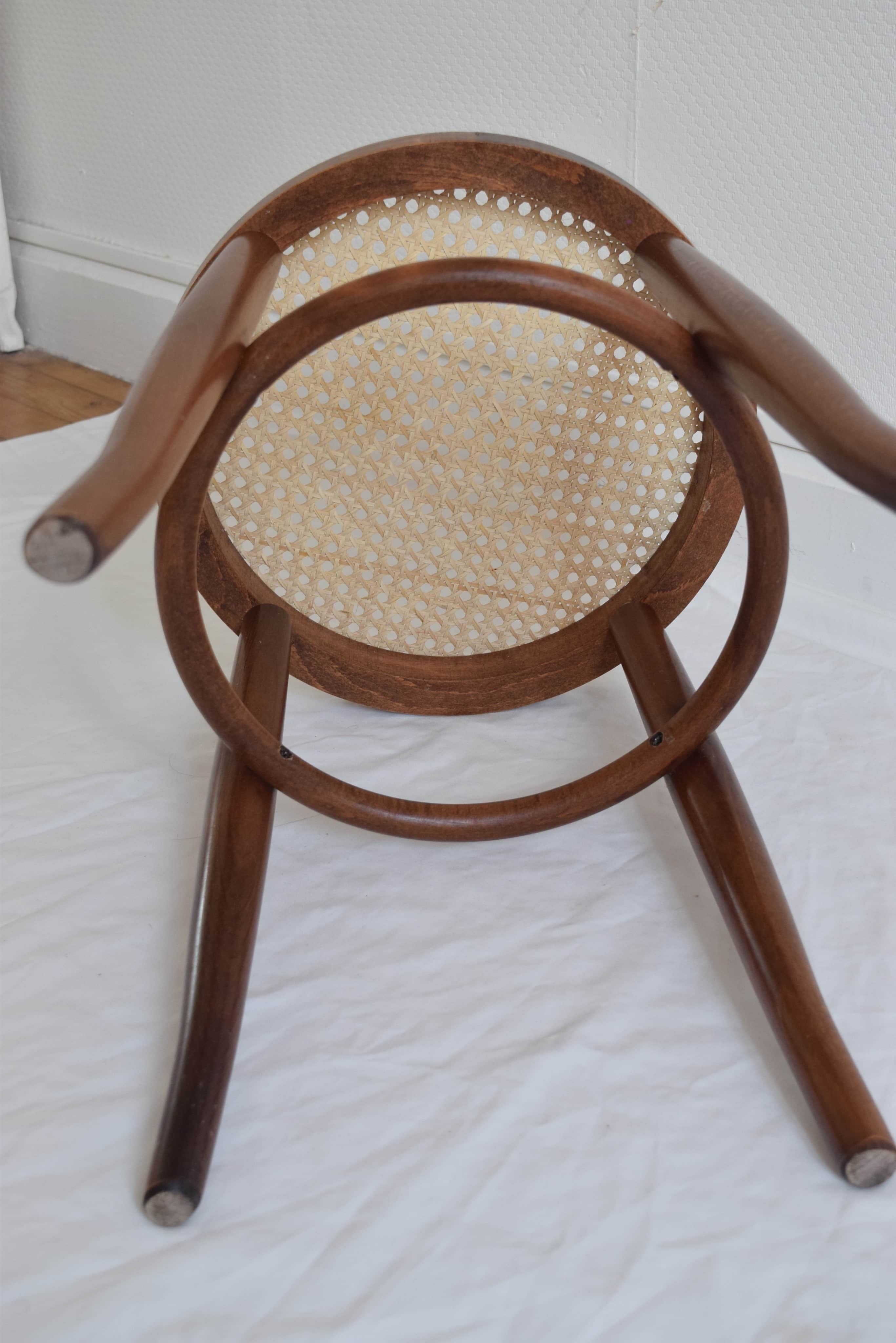Curved wooden bistro and canne seating