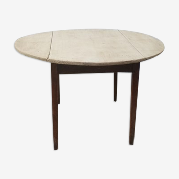 Folding round table