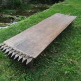 Table basse en bois sculpté de la tribu Naga