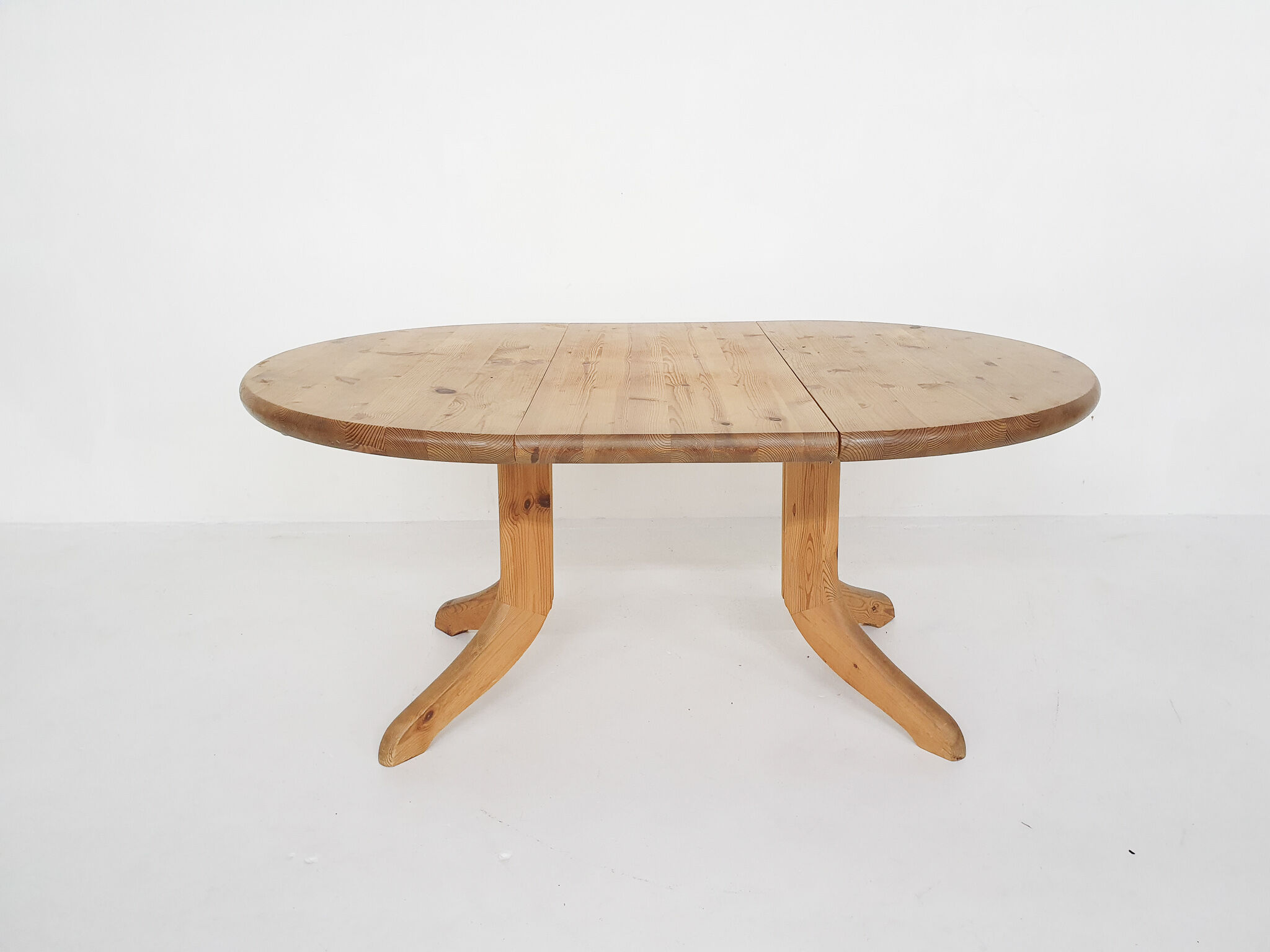 Large pinewood extendable dining table1970's