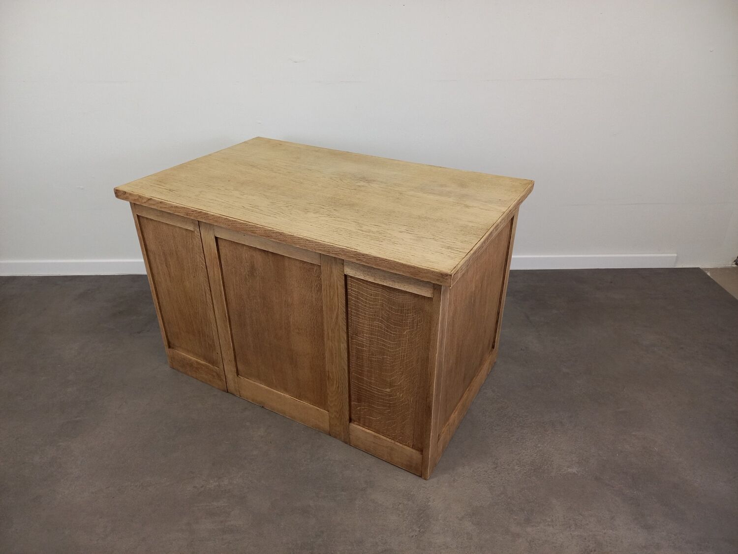 Desk with oak drawers