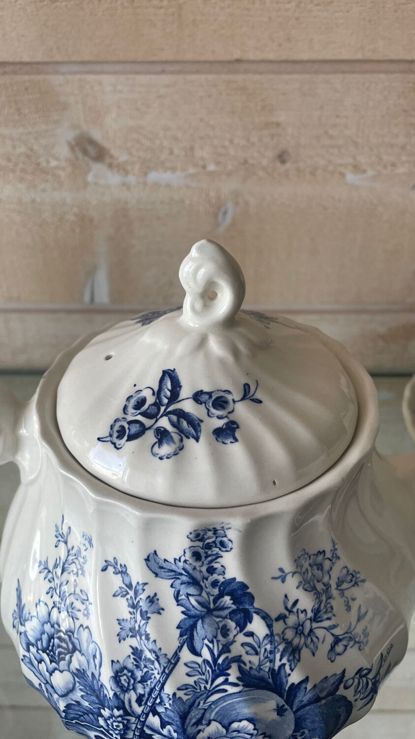 Vintage blue tea/coffee service Bountiful Design by Myott