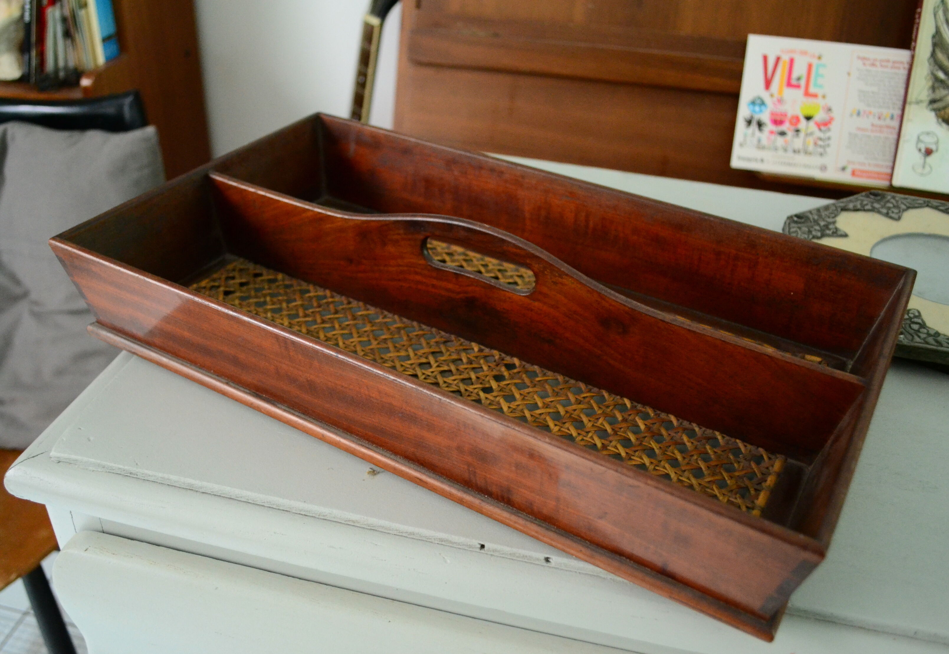 Wood plateau and two compartments
