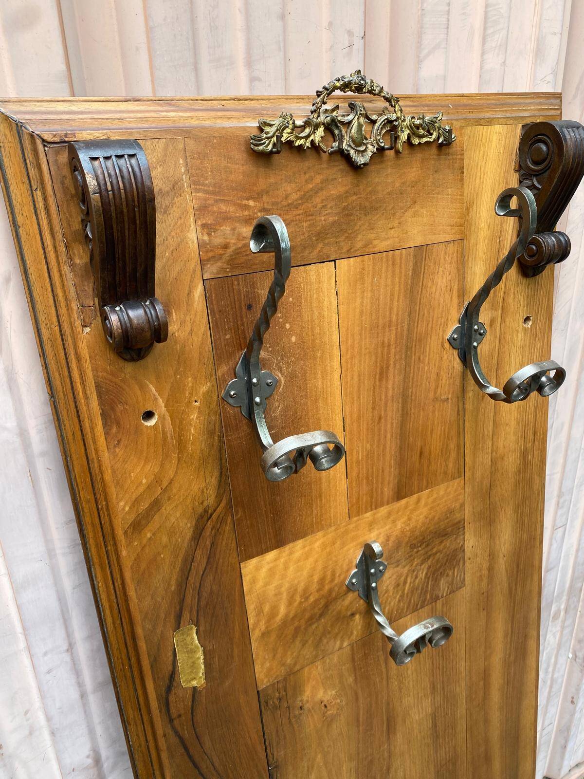 Vintage coat rack wardrobe in solid walnut from the 1930s.