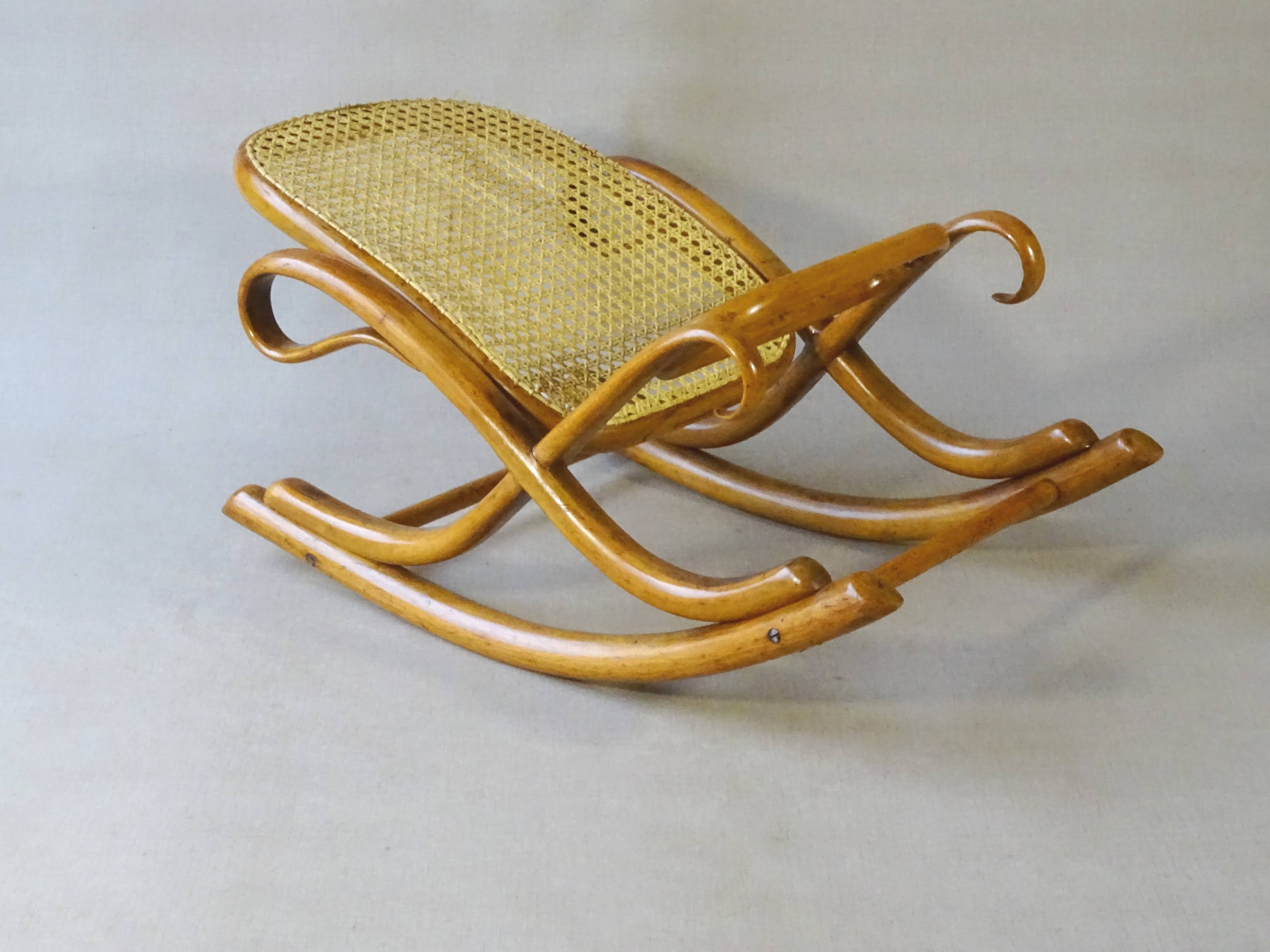 Footrest known as "Flaneuse" by Thonet, 1910 - Blond bentwood