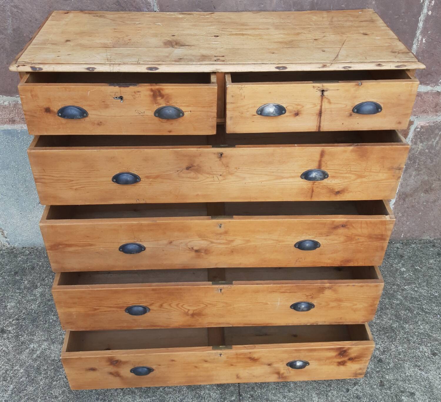 Commode ou meuble à tiroirs