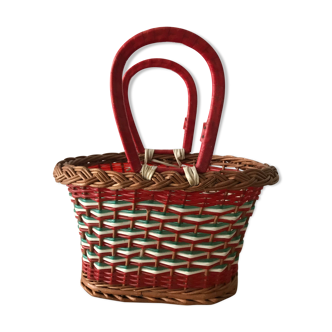 Small wicker and scoubidou basket