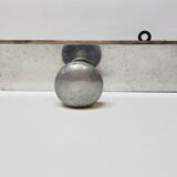 Porte manteau rétro vintage 4 patères en aluminium sur structure en bois