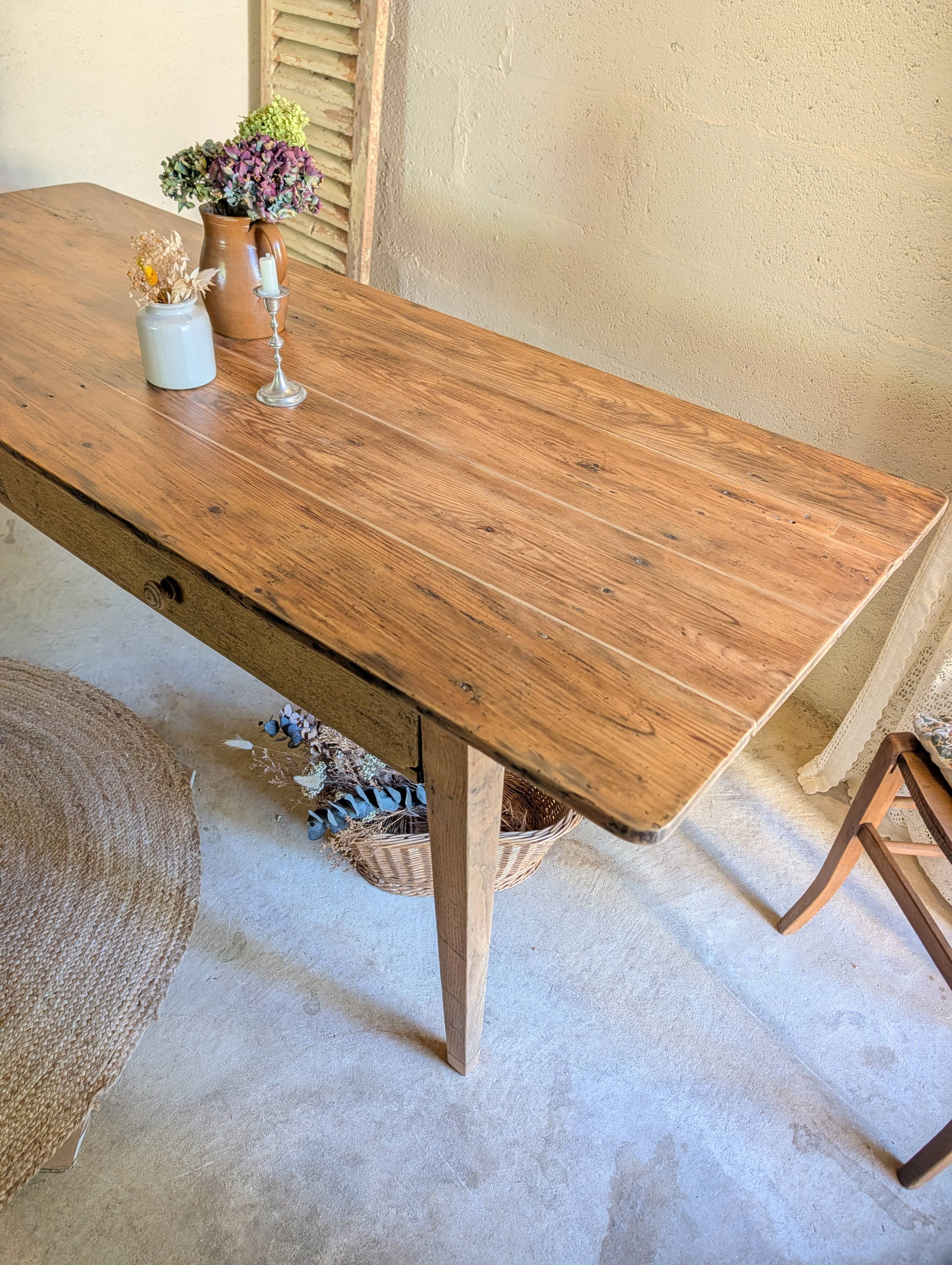 Ancienne table de ferme rénovée