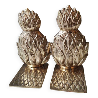 Pair of Pineapple-shaped bookends, in brass with a golden patina. Vintage 60s