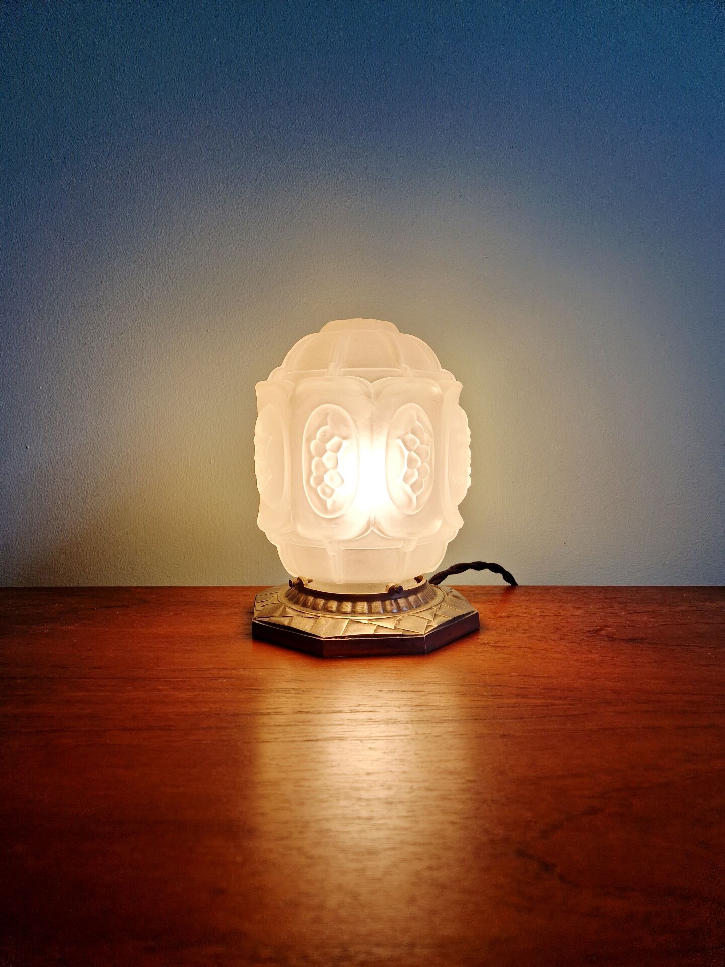 Art Deco night light in nickel-plated bronze and frosted glass, 1920.