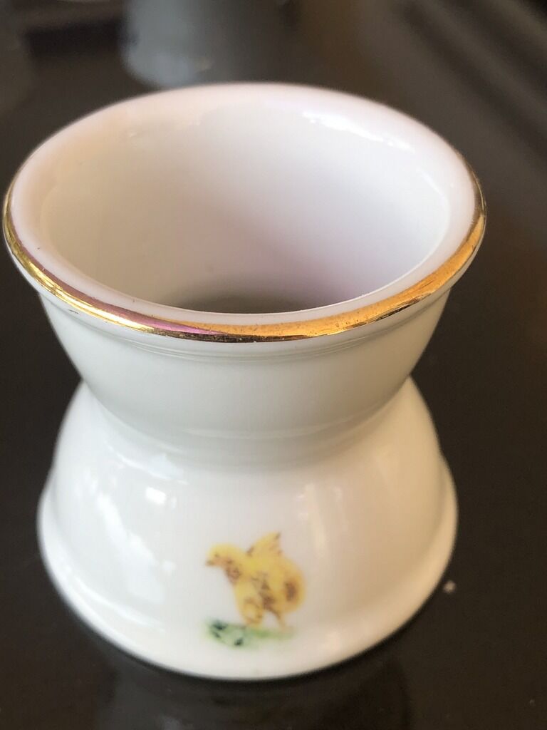 2 vintage porcelain shells