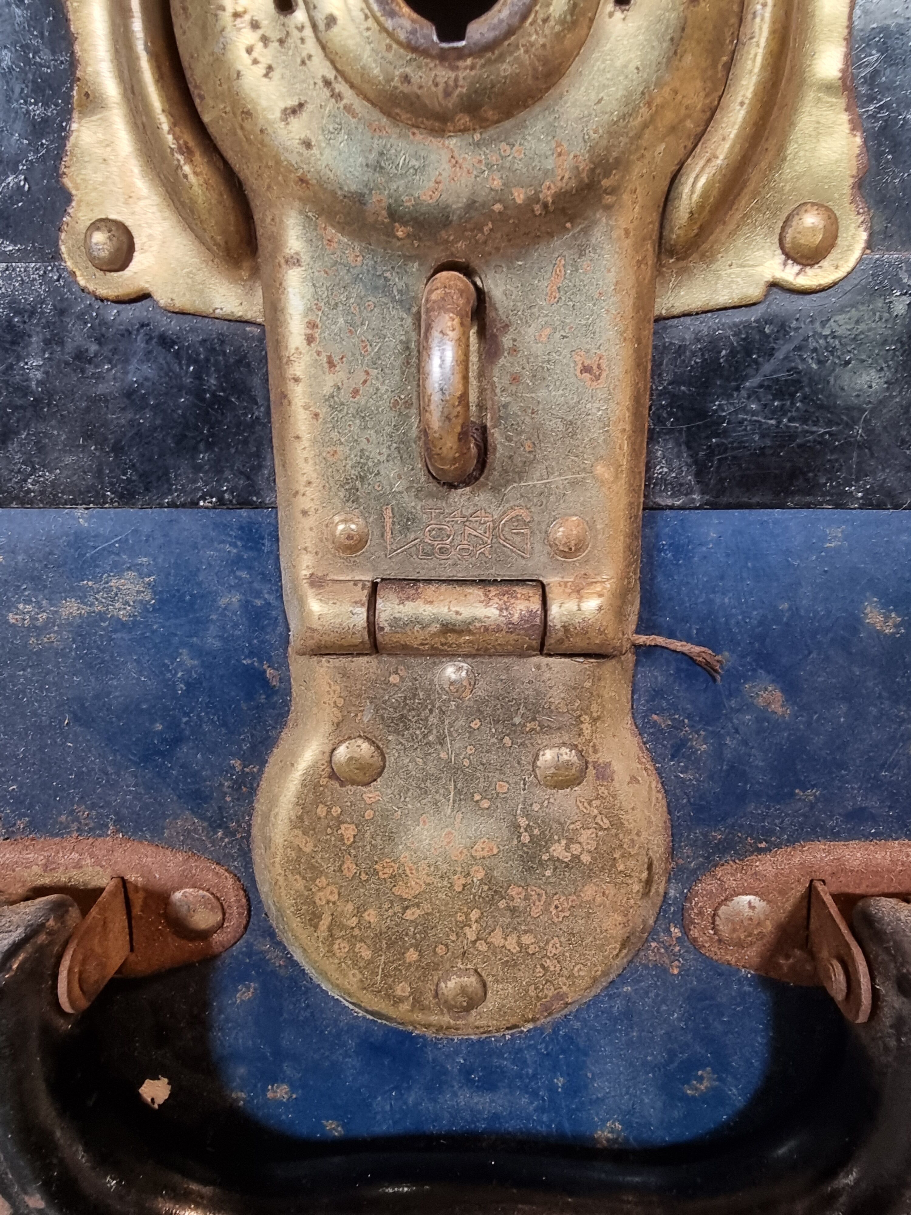 Old suitcase Liner France