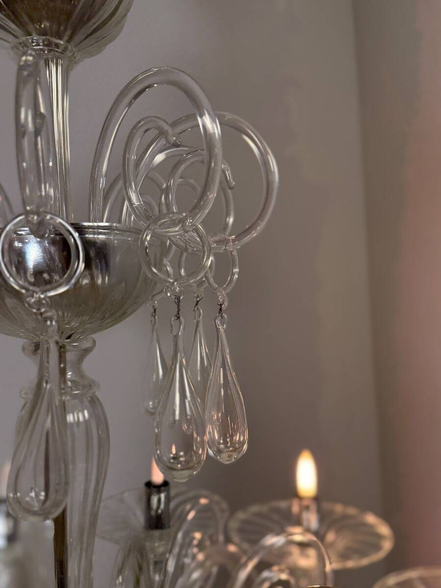 Venetian chandelier in transparent Murano glass with 10 light arms, circa 1980.