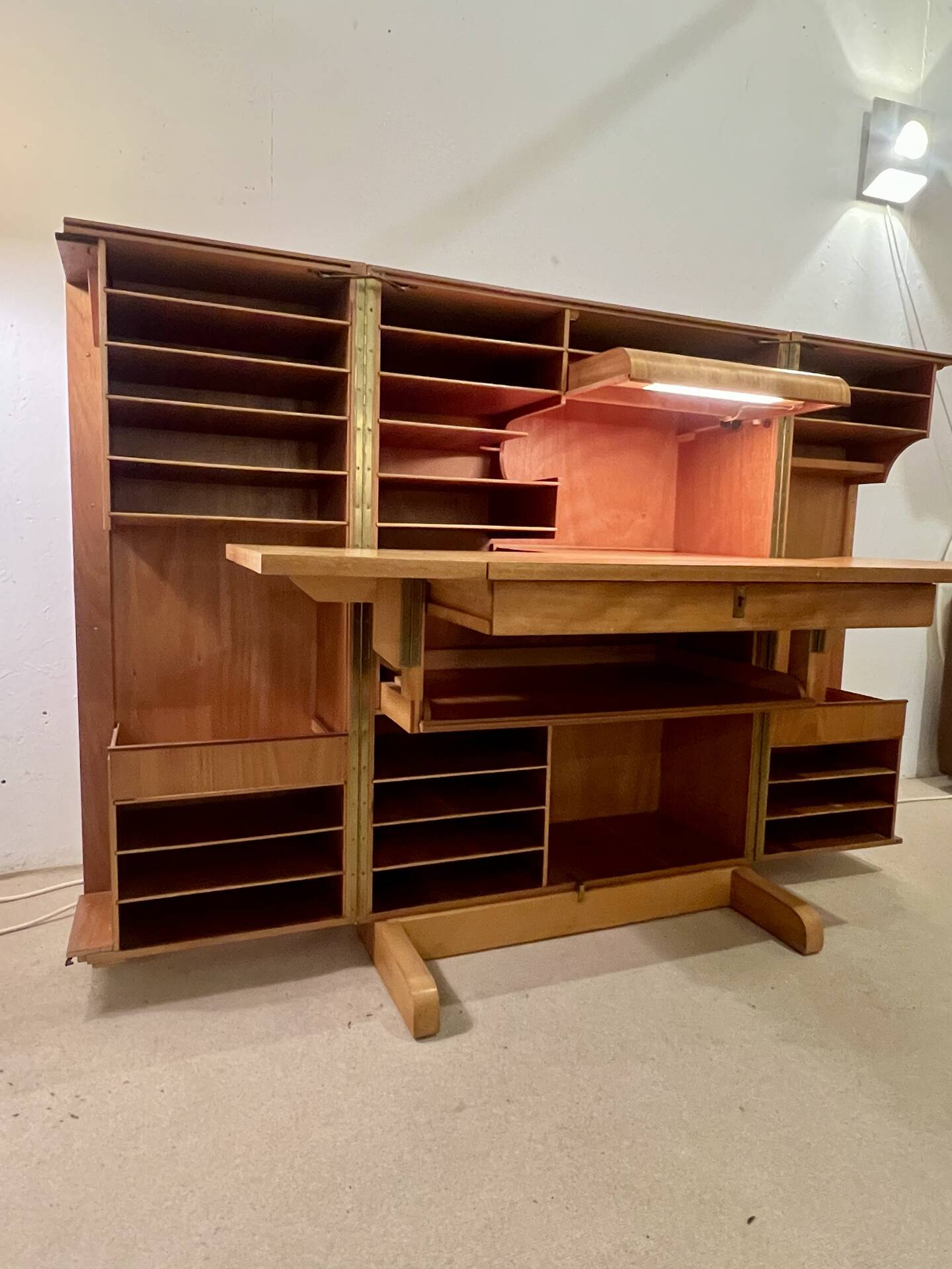 Bureau cabinet pliant "Magic Box" Mummenthaler & Meier du milieu du siècle - sw