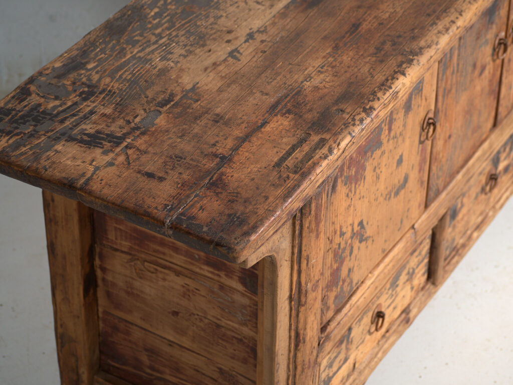Low buffet in elm with four doors and three drawers – China, circa 1930