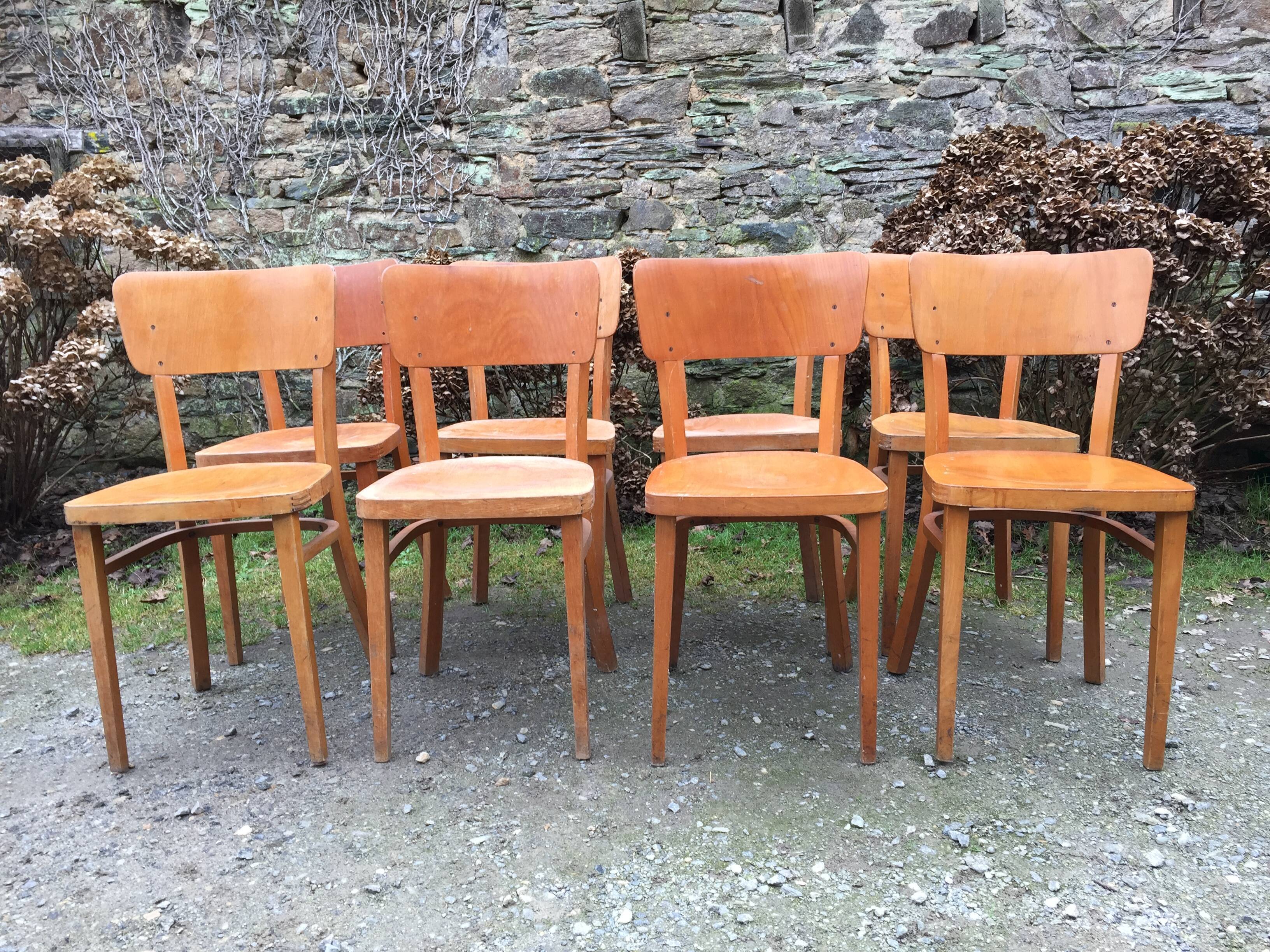 Vintage chairs stamped Thonet in curved beech wood and curved cp backrest.