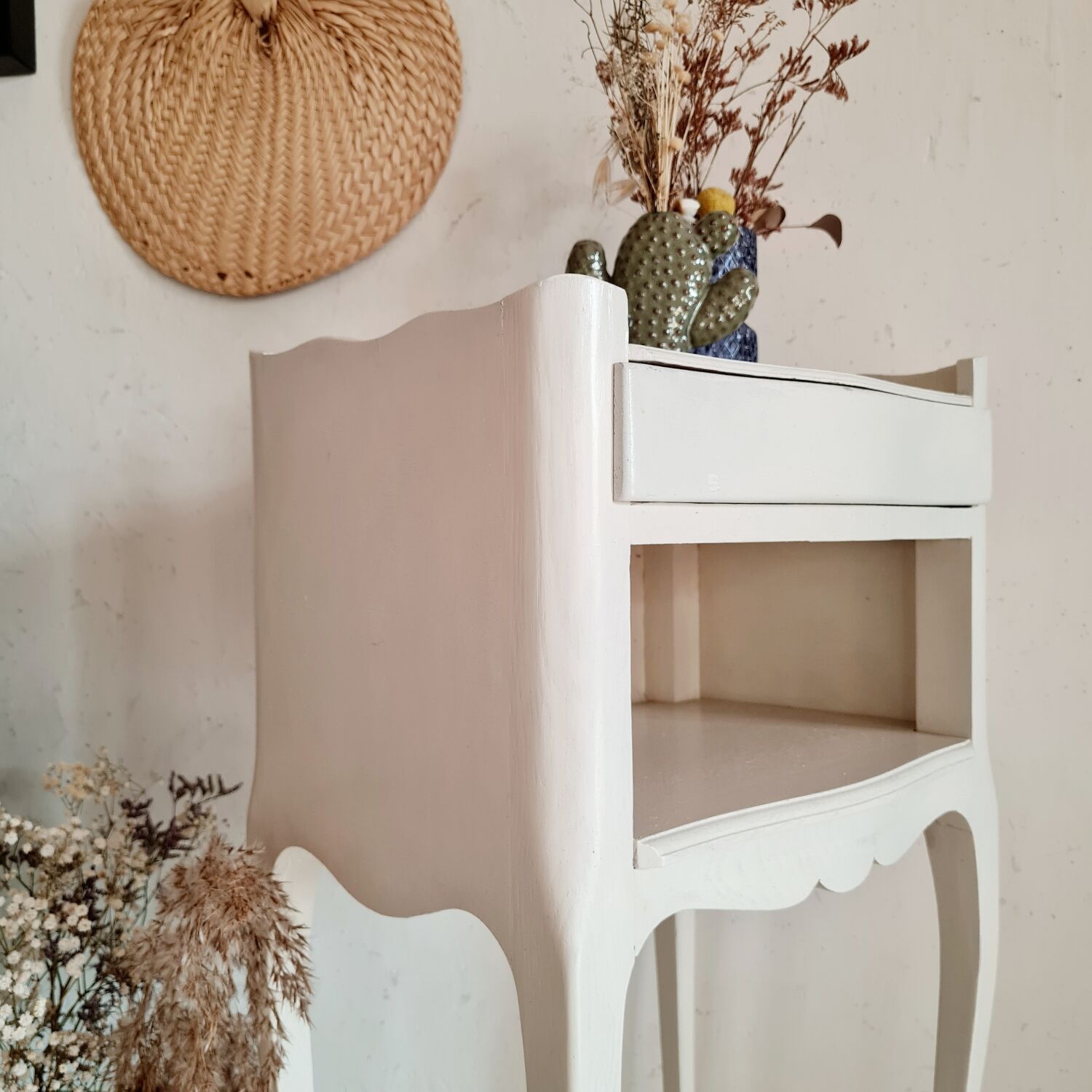 Table pedestal table curved feet white