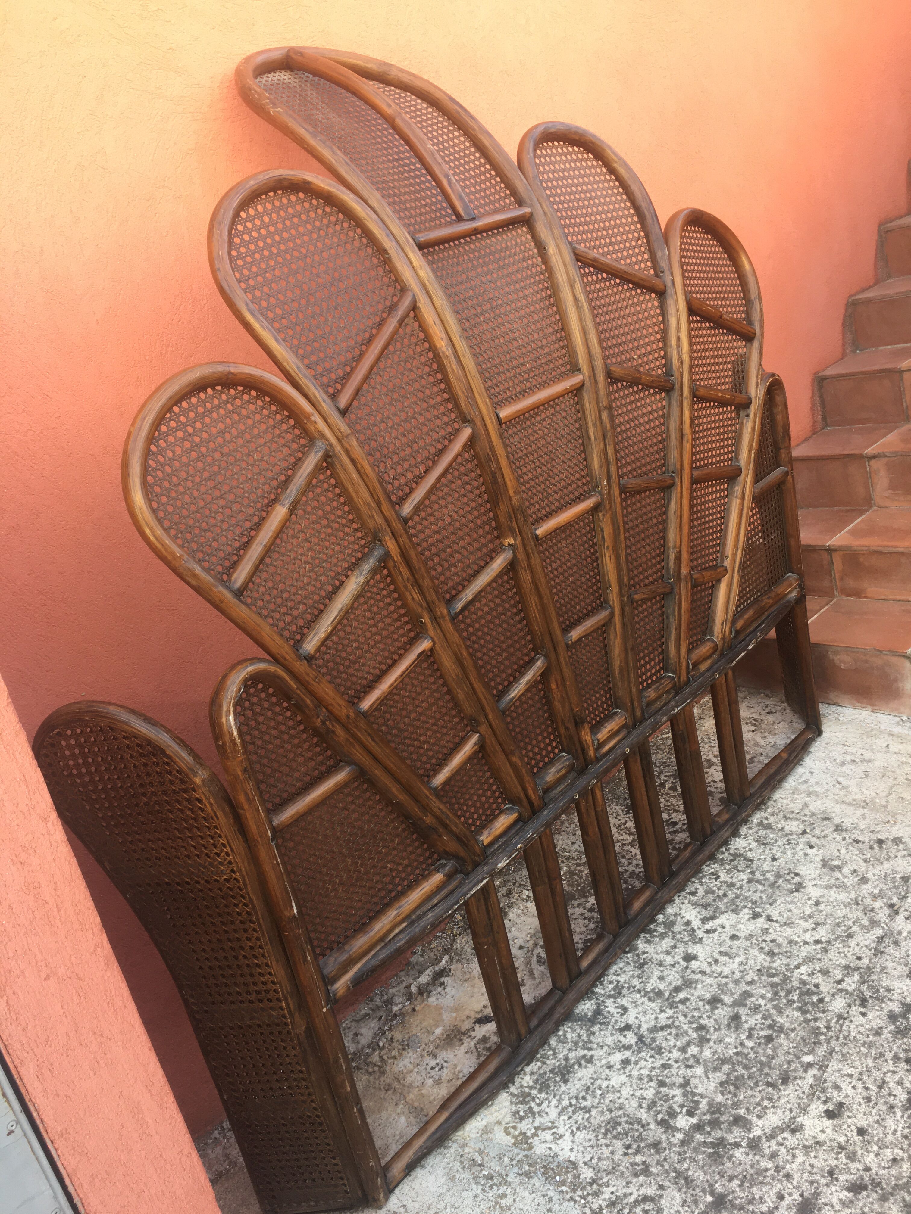 Slinging headboard and curved wood