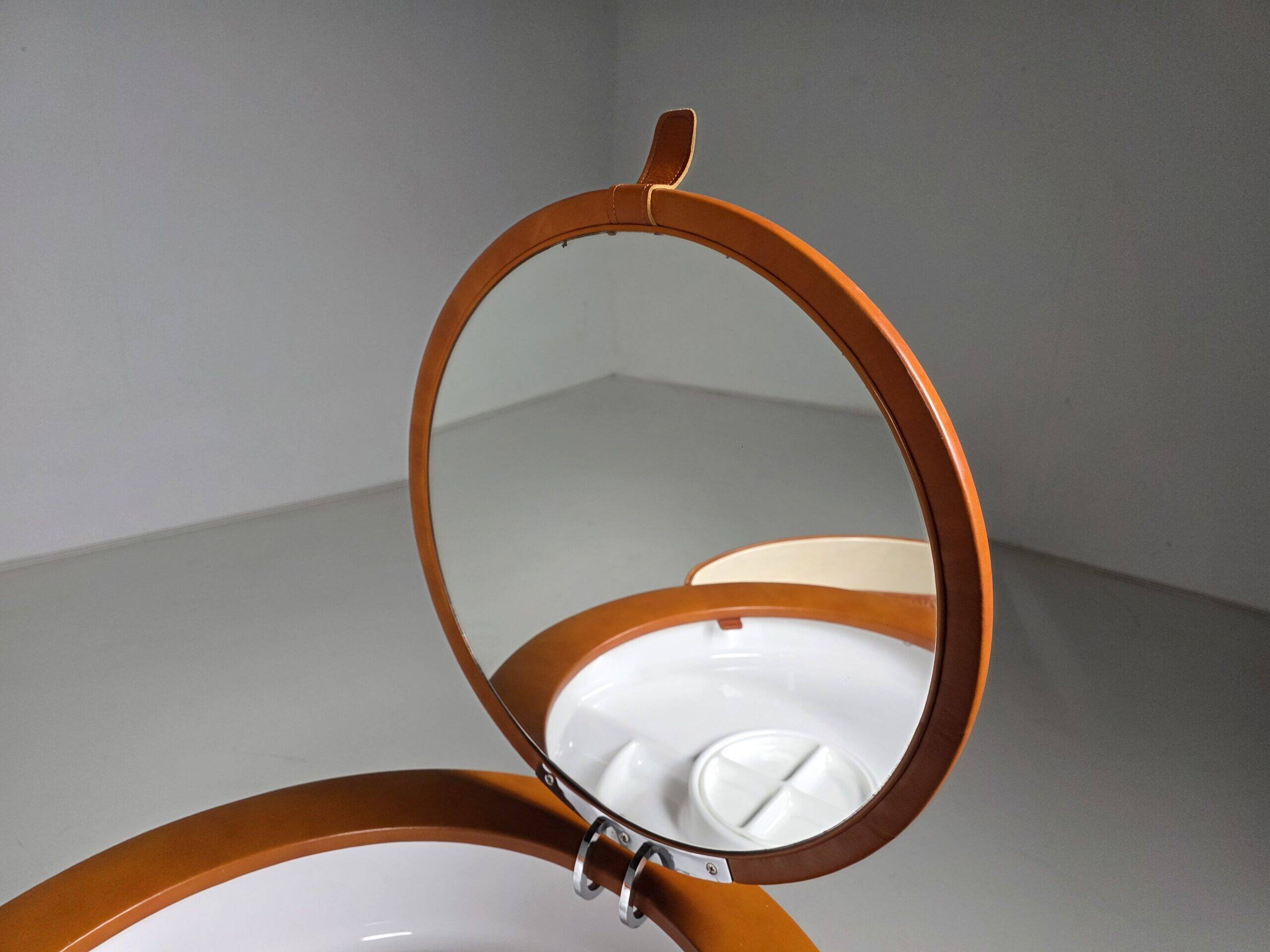 Dilly Dally vanity set by Luigi Massoni for Poltrona Frau
