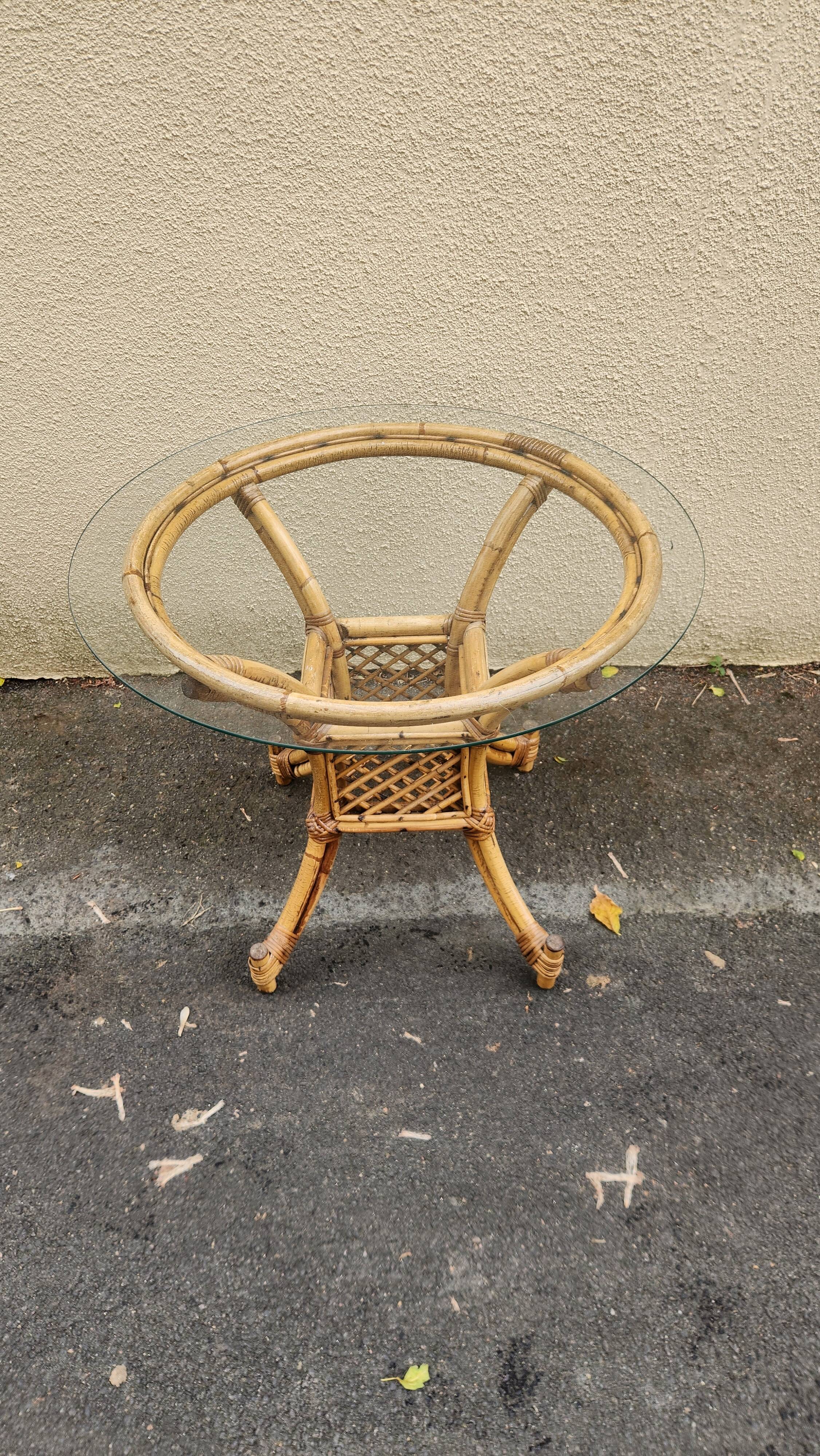 belle table de repas en bambou rotin des années 1970 avec plateau en verre
