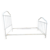 White metal bed “in its own juice” to be repainted