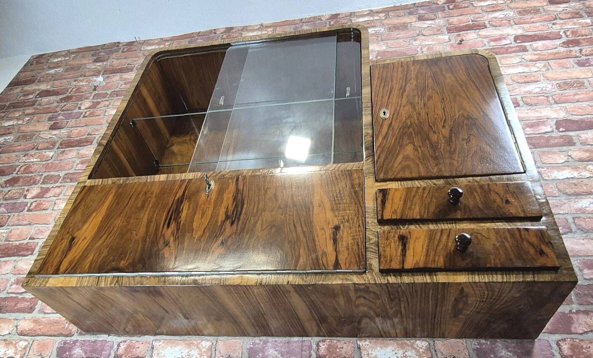 Vitrine Art Déco en noyer rénovée avec bar, rétro, vintage, années 40