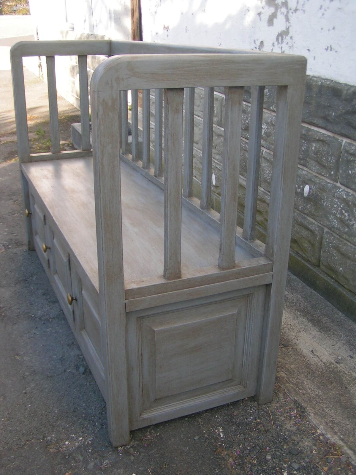 Chest bench