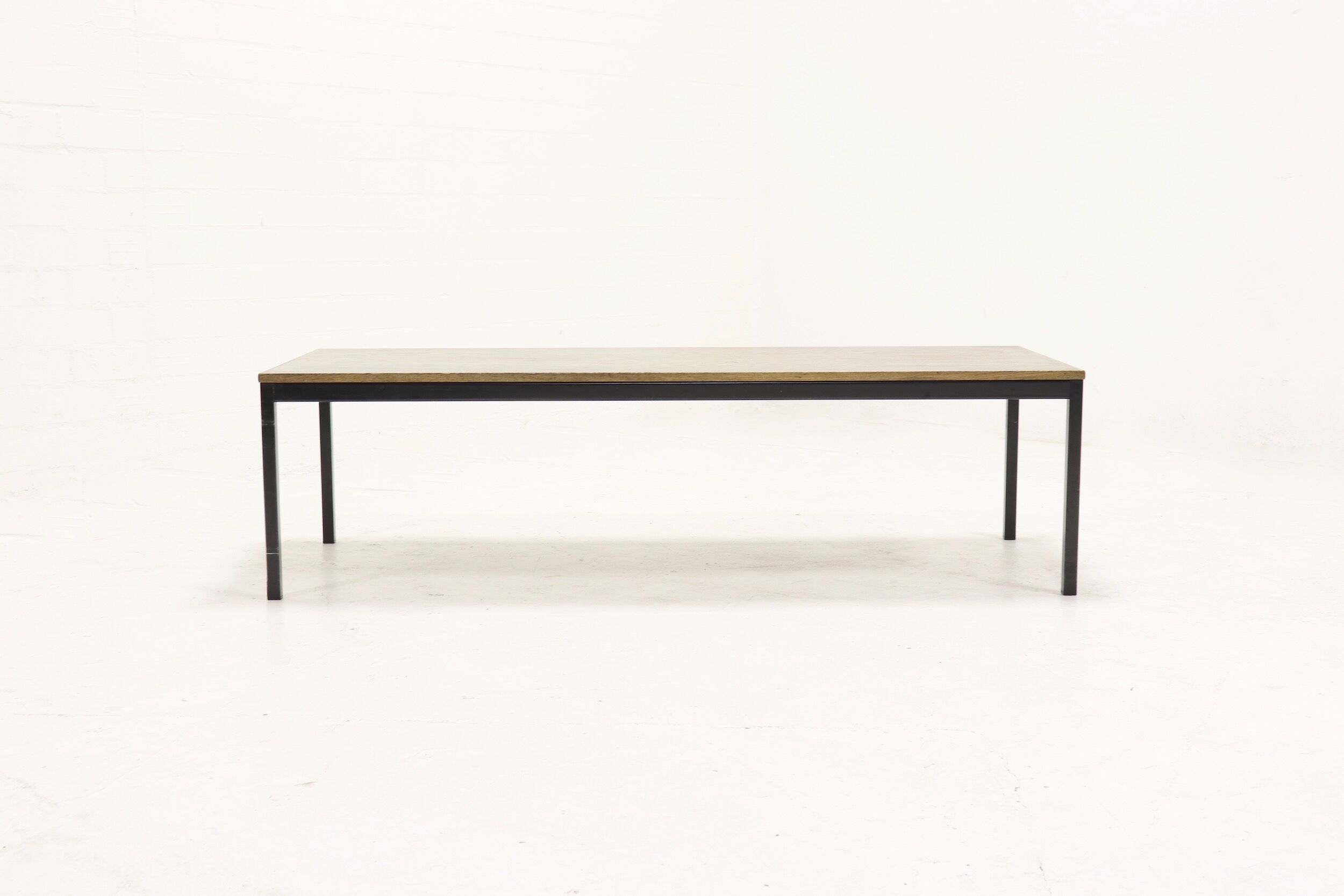 Table basse en wengé de la série Spectrum kw par Martin Visser dans les années 1960.