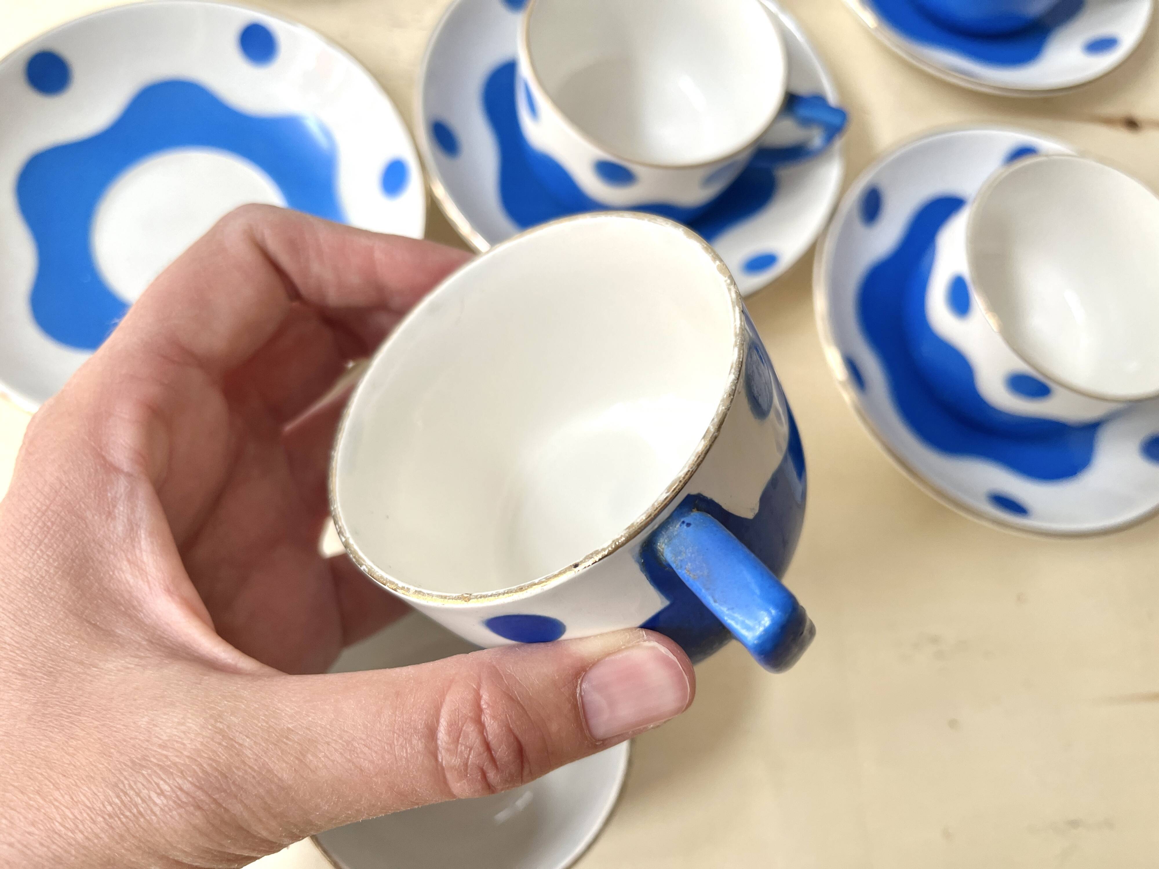 Set of 6 Sarreguemines Digoin earthenware coffee cups with art deco polka dots, 1930s