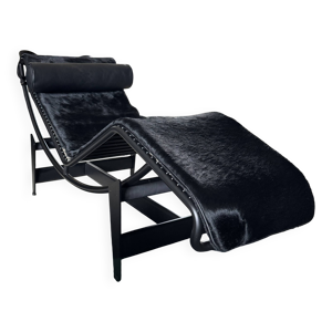 Fauteuil, chaise longue en peau Noire modèle LC4 Le Corbusier