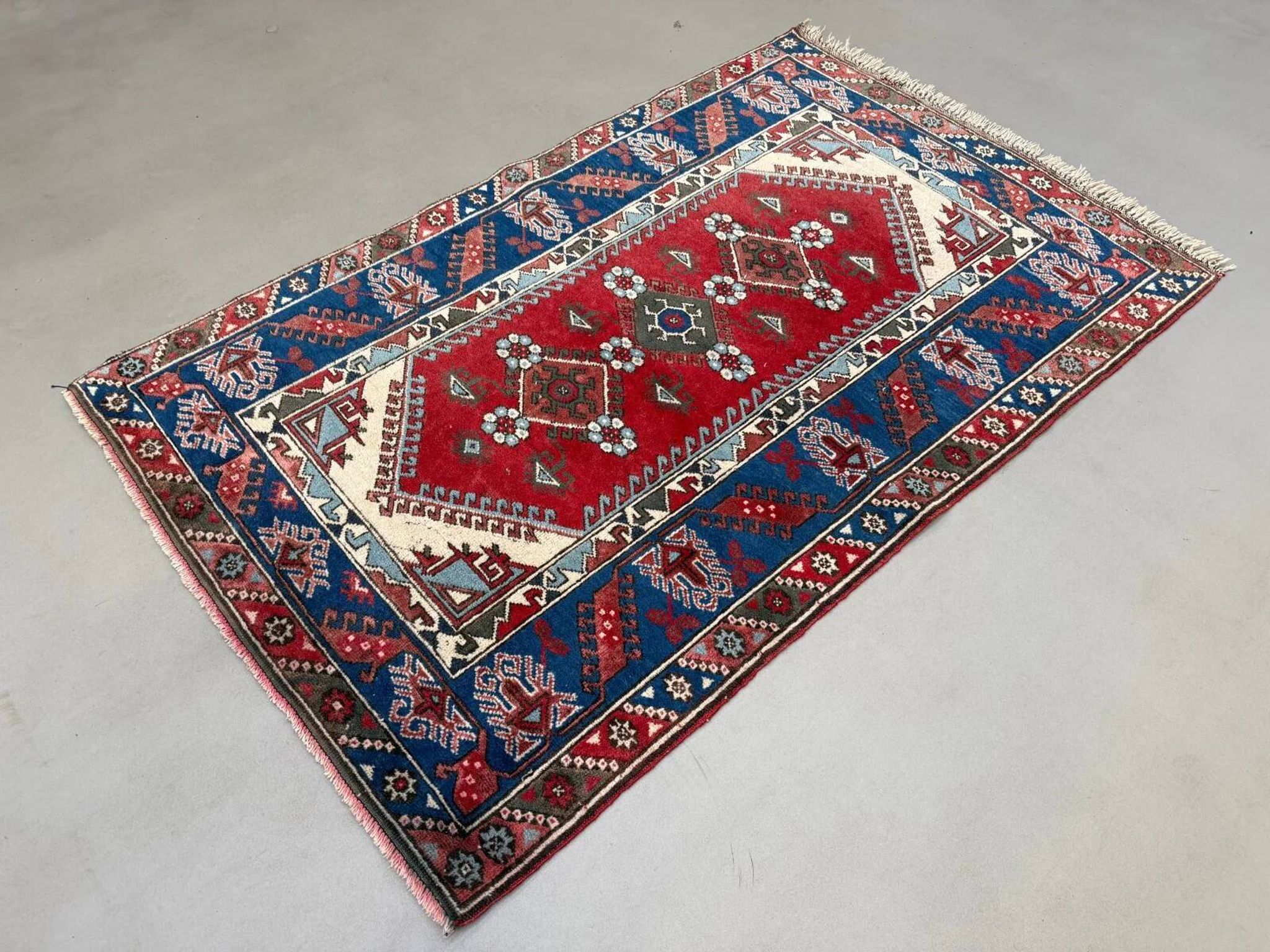 Turkish tribal rug natural dyes 200x120 cm vintage Turkish carpet 2521