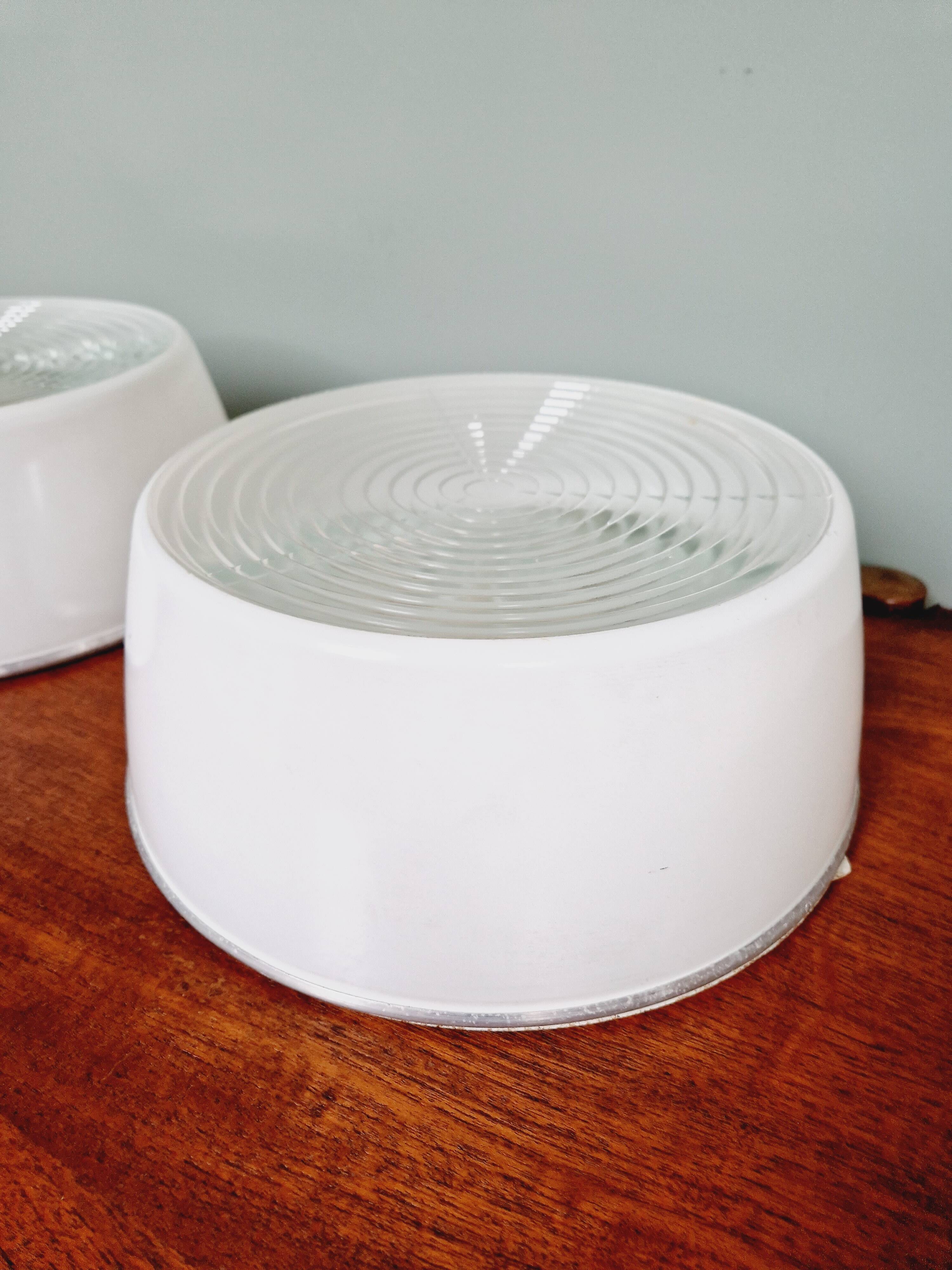 Plafonnier industriel Holophane en verre opaline blanc et transparent (7 disponibles)