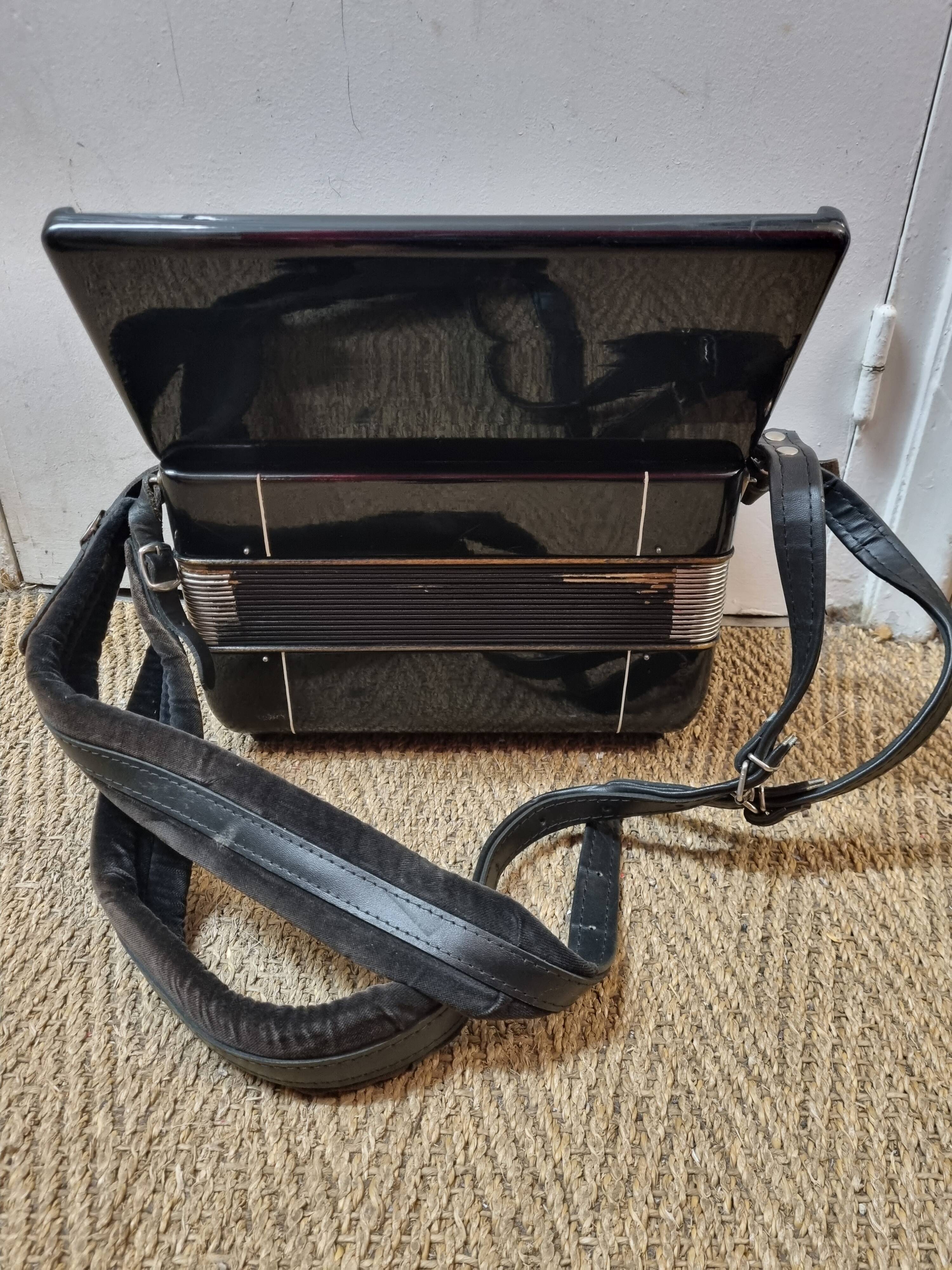 Hohner Black Student IV M Accordion