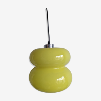 Suspension globe style peill & putlzer lampe vintage en opaline jaune pour luminaire baladeuse