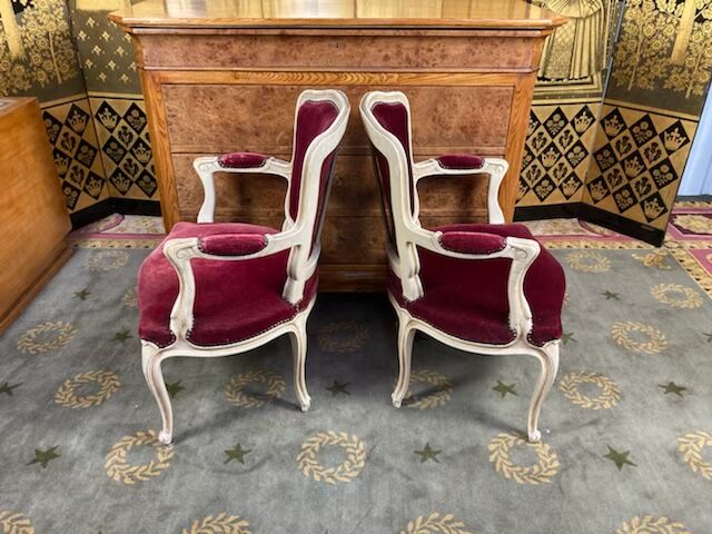 Paire de fauteuils cabriolets de style Louis XV