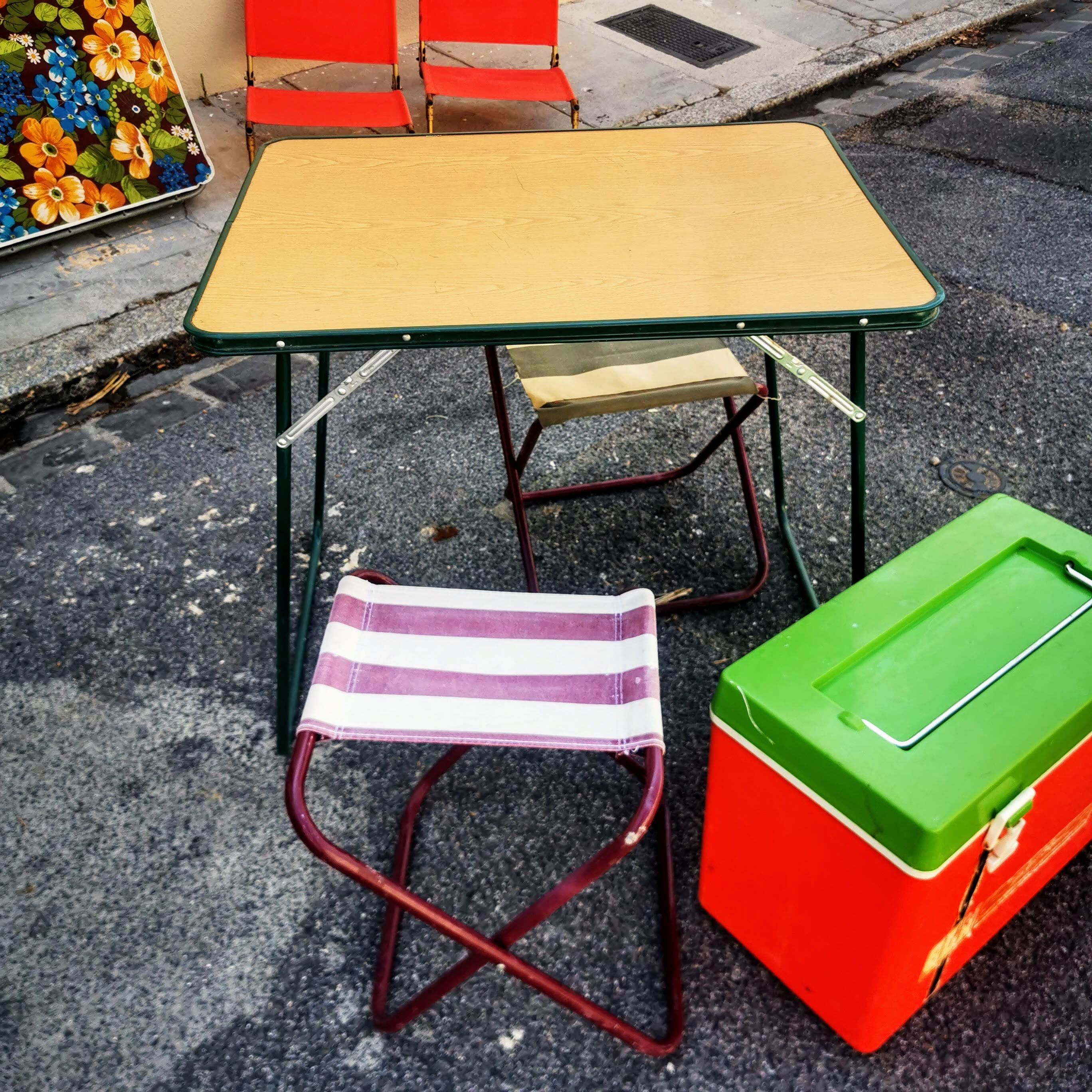 Folding camping table