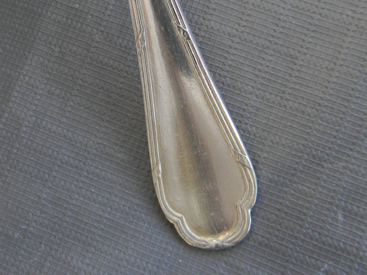 Set of 8 ercuis silver-plated coffee spoons.