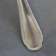 Lot de 8 cuillères à café en métal argenté ercuis.