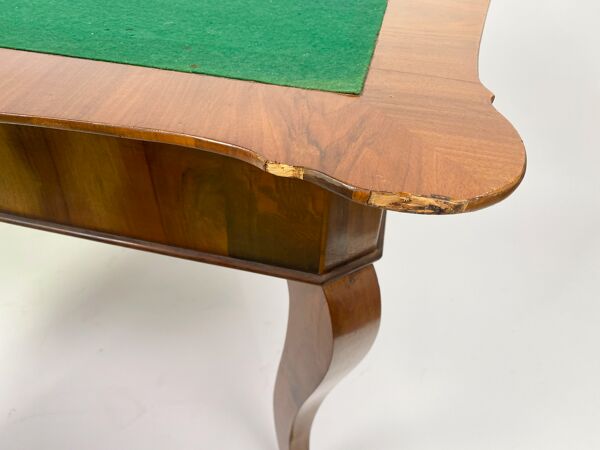 Bureau plat Biedermeier en placage de merisier circa 1815 Autriche