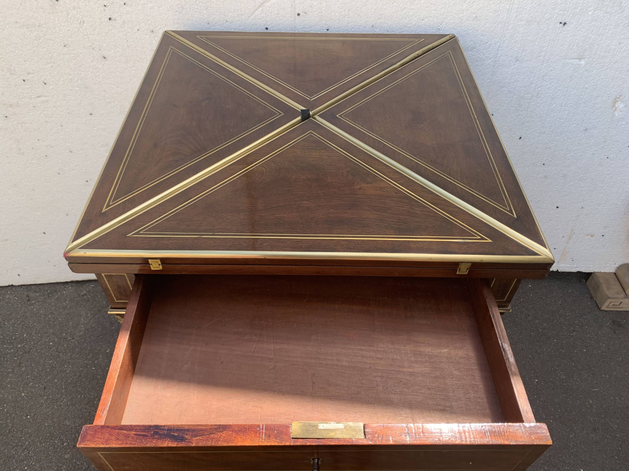 Table for games "Handkerchief" Napoleon III mahogany and brass fillet XIX century