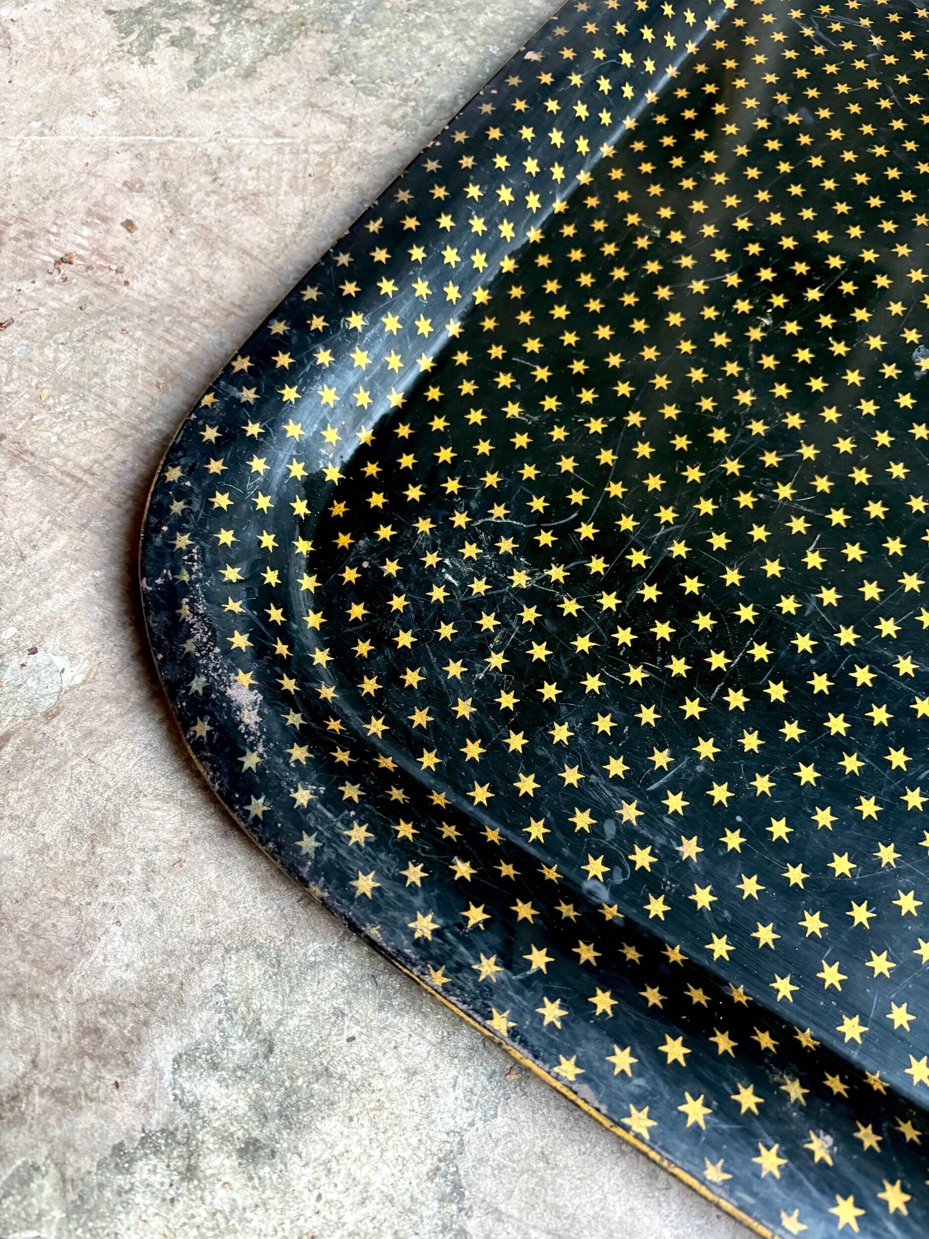 Napoleon III tray in black enamelled sheet metal with gold stars