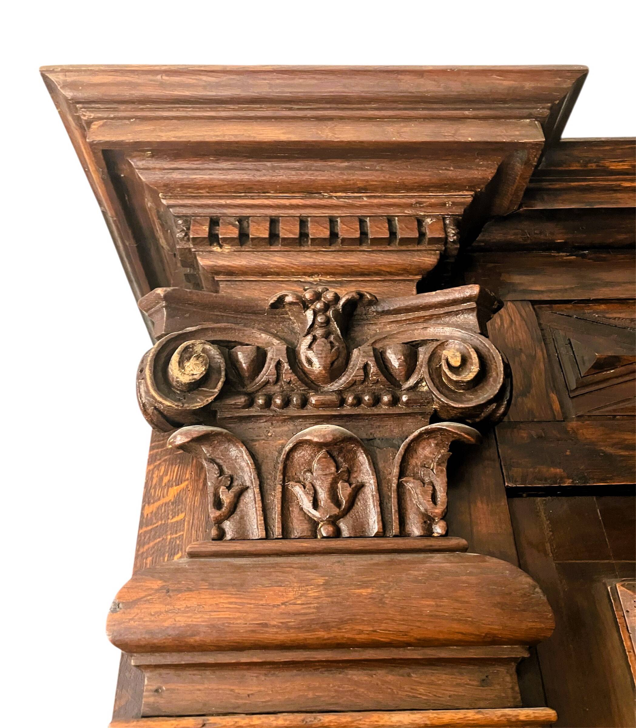 Entrance wardrobe in oak and walnut