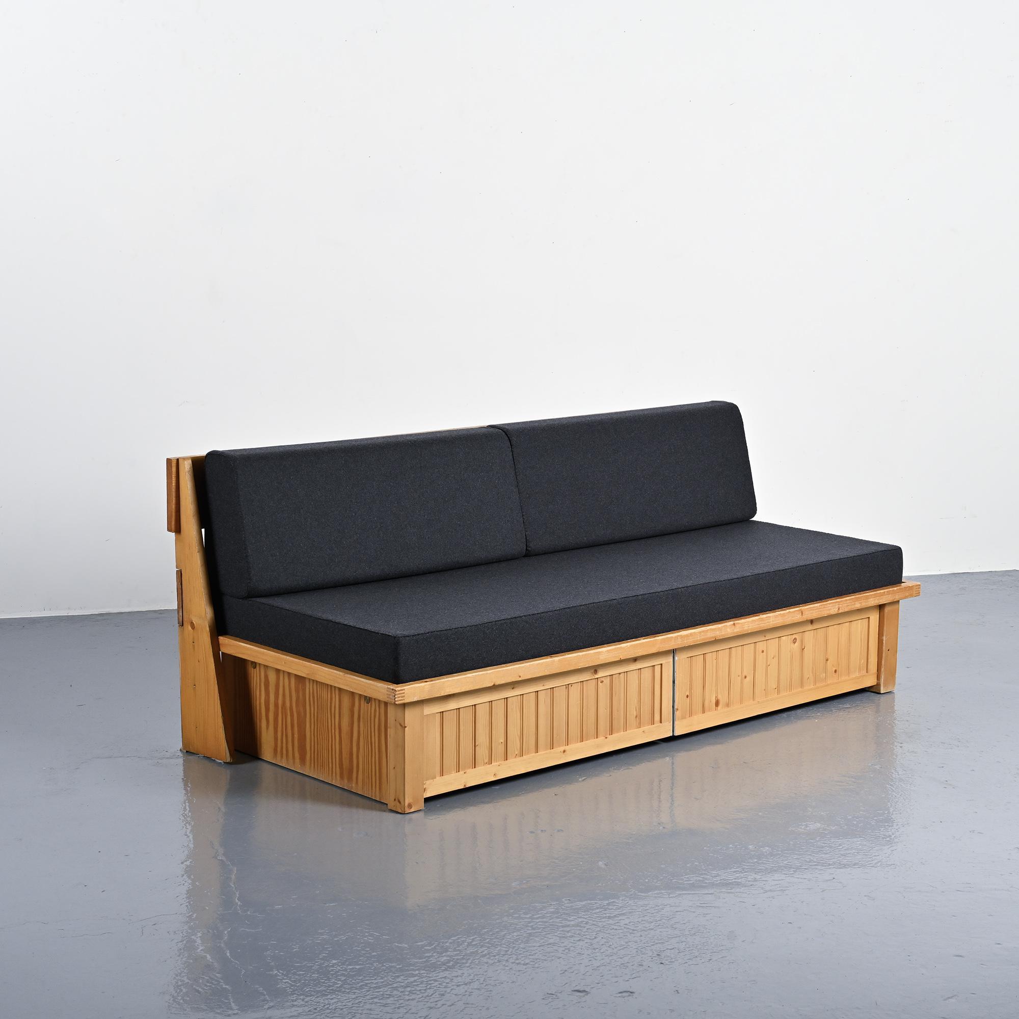Banquette des Arcs avec dossier par Charlotte Perriand, circa 1973