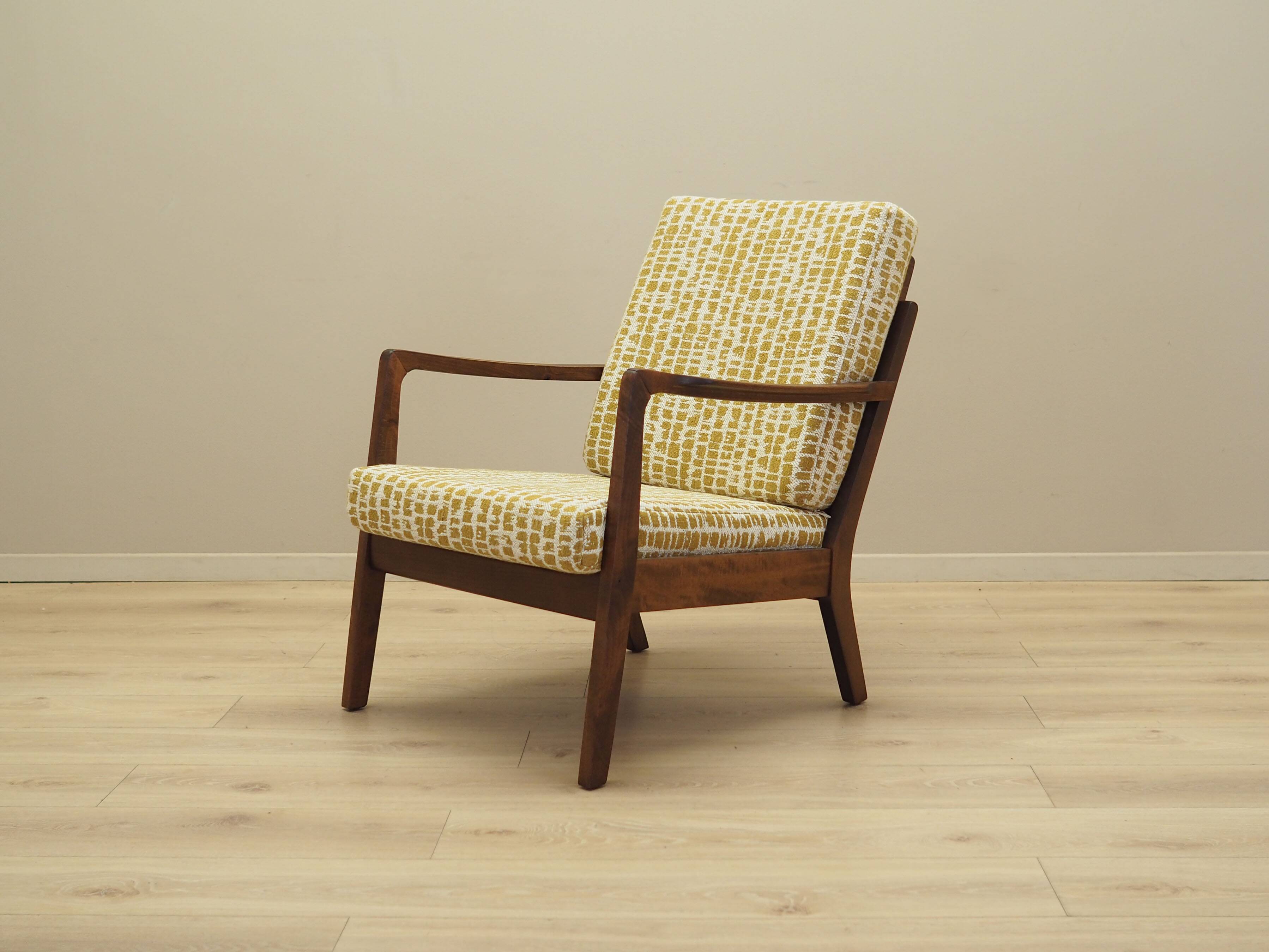 Fauteuil en hêtre, design danois, années 1970, production : Danemark