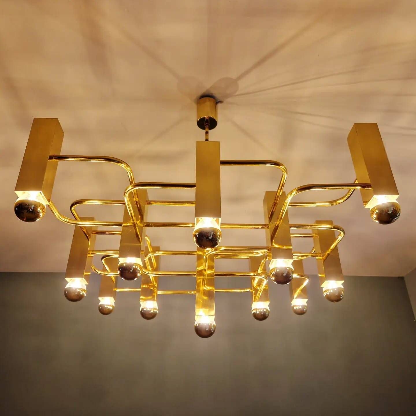 Geometric brass chandelier, design by Gaetano Sciolari, Boulanger, 1970.