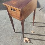 Meuble d'appoint en noyer de style louis xvi vers 1930