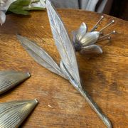 Individual flower-shaped ashtrays, solid brass, 1960s/70s