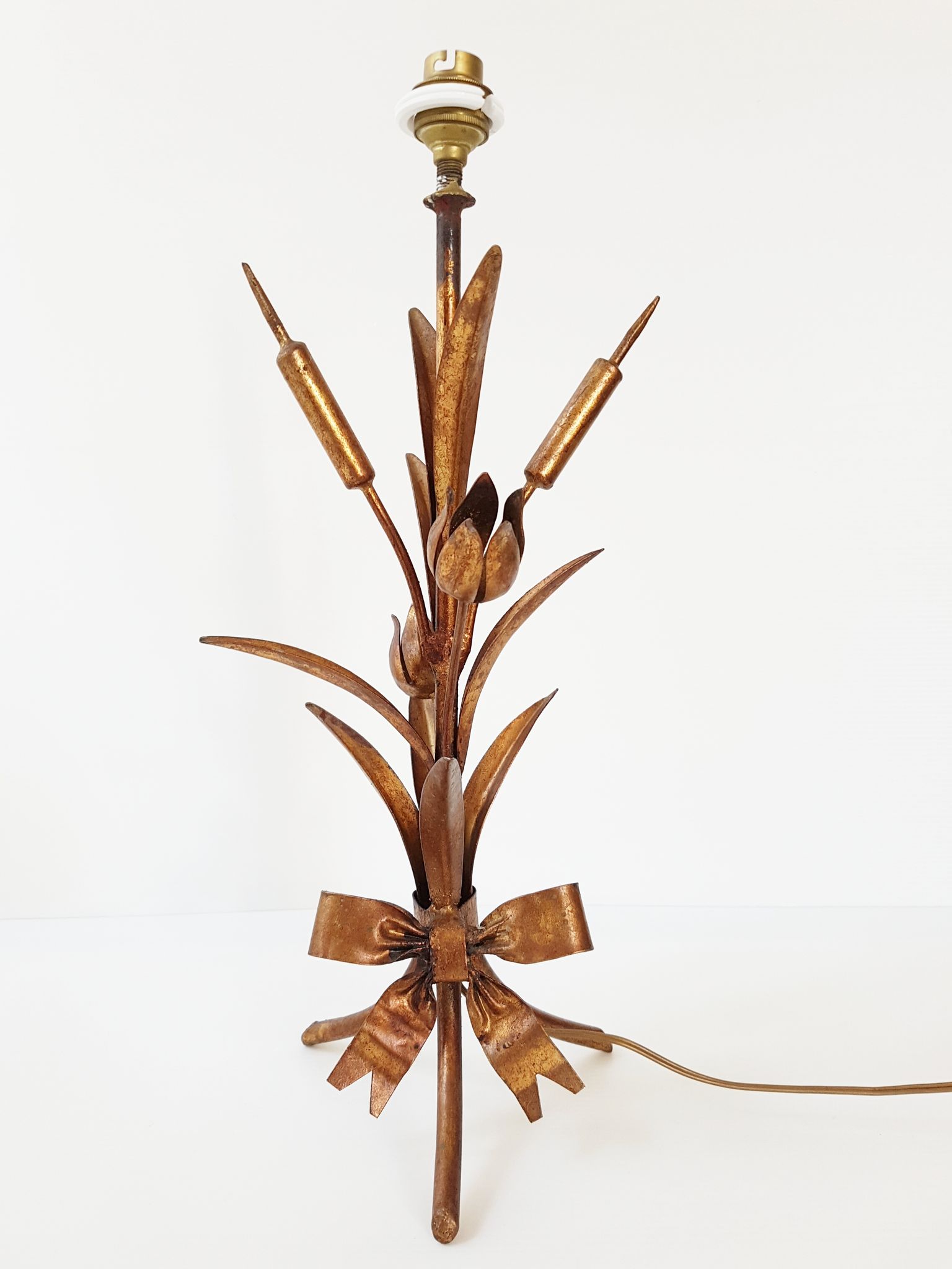 Lampe de table en métal doré 1970